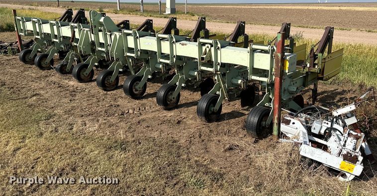 image for item NP9466 Orthman 605-132  row crop cultivator