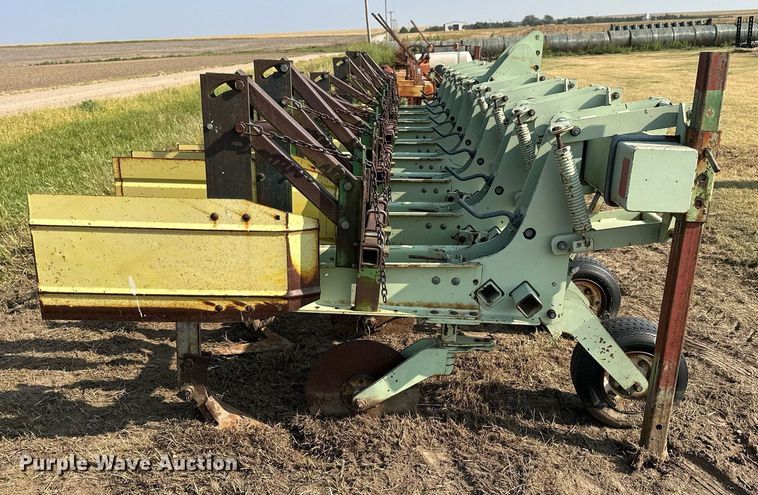 image for item NP9466 Orthman 605-132  row crop cultivator