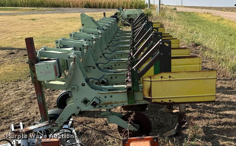 image for item NP9466 Orthman 605-132  row crop cultivator