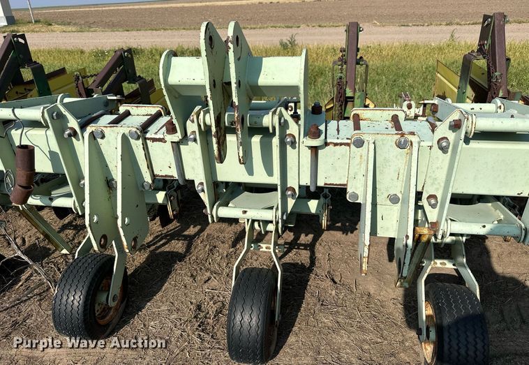 image for item NP9466 Orthman 605-132  row crop cultivator