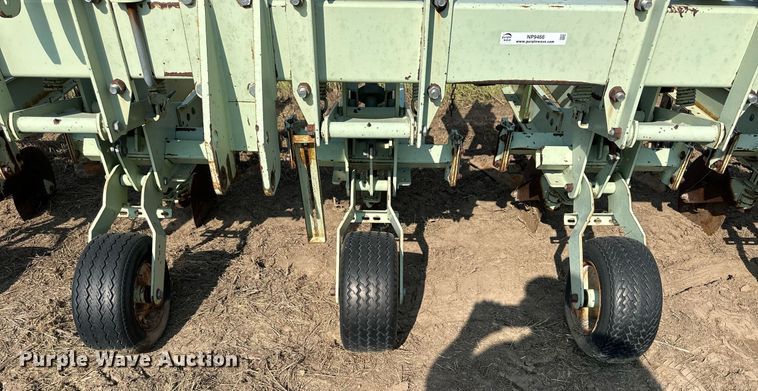 image for item NP9466 Orthman 605-132  row crop cultivator