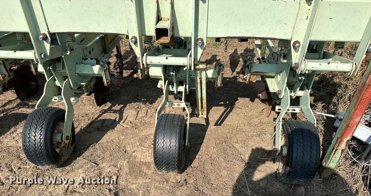 image for item NP9466 Orthman 605-132  row crop cultivator