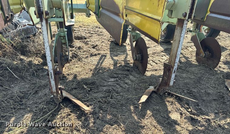 image for item NP9466 Orthman 605-132  row crop cultivator