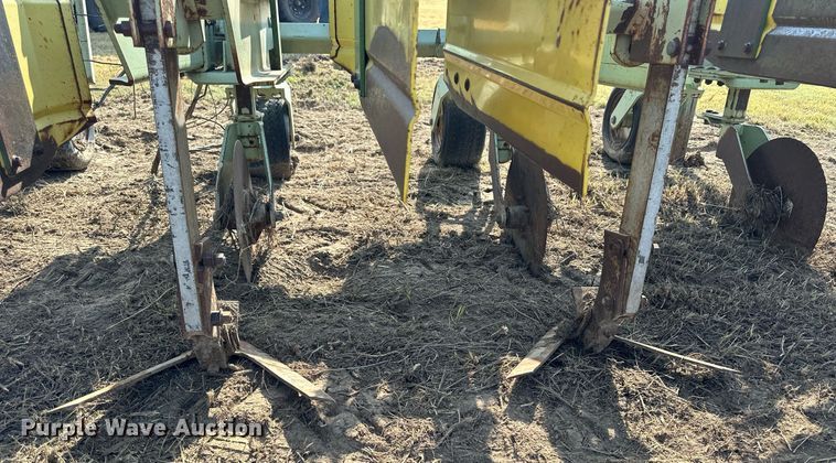 image for item NP9466 Orthman 605-132  row crop cultivator