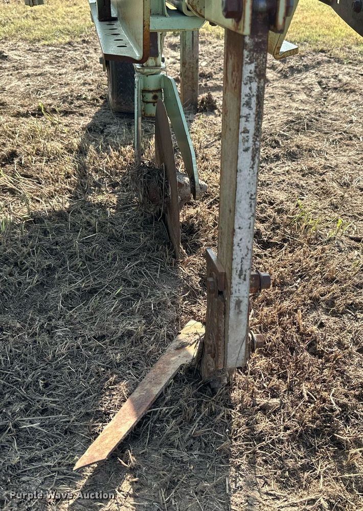 image for item NP9466 Orthman 605-132  row crop cultivator