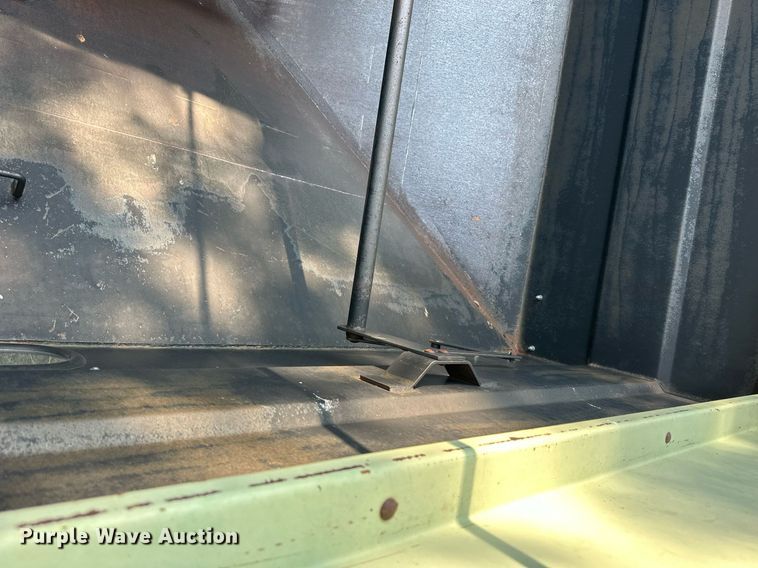 image for item NP9467 Orthman 608-00  grain cart