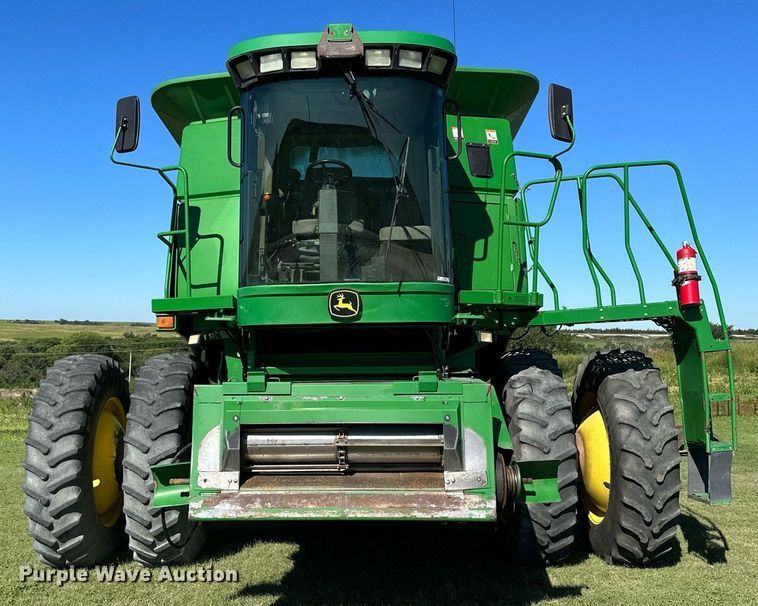 image for item NP9989 2002 John Deere 9750STS  combine