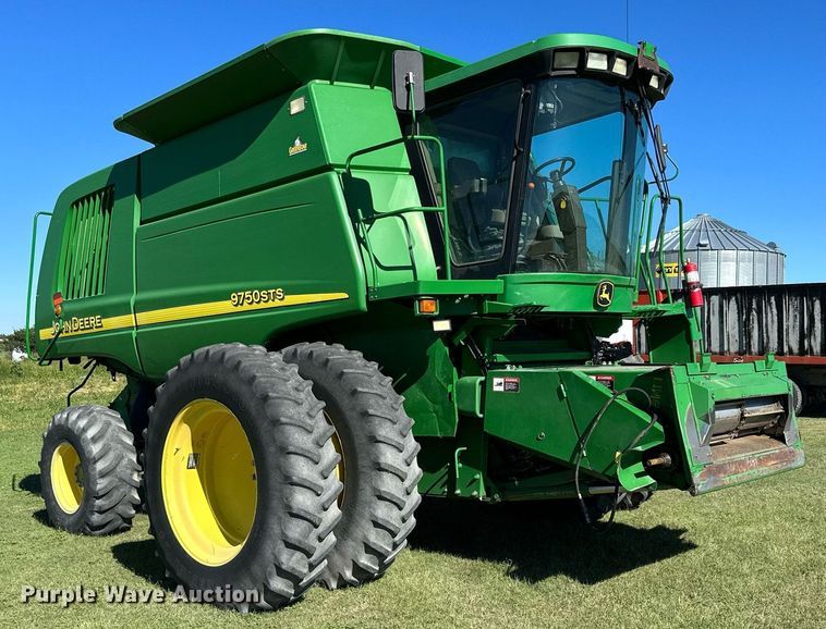 image for item NP9989 2002 John Deere 9750STS  combine