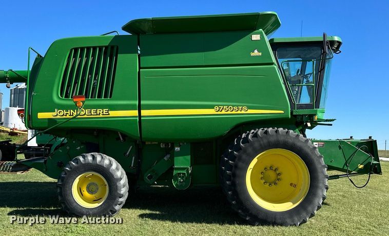 image for item NP9989 2002 John Deere 9750STS  combine