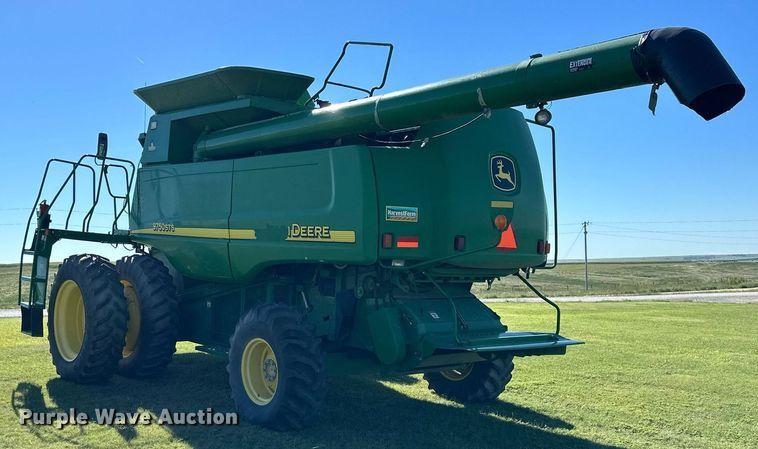 image for item NP9989 2002 John Deere 9750STS  combine
