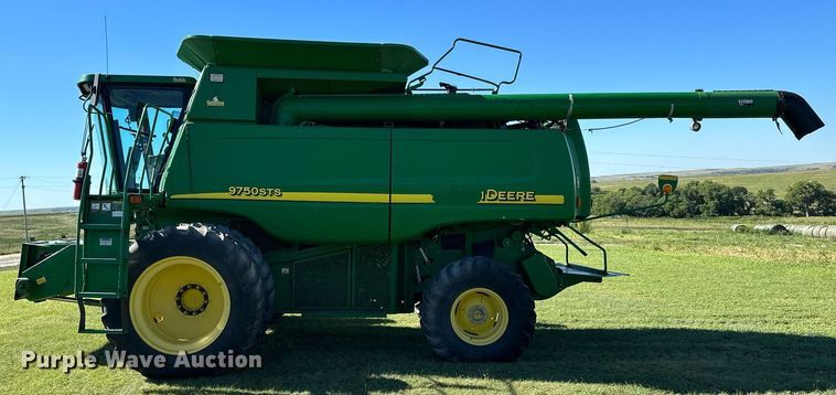 image for item NP9989 2002 John Deere 9750STS  combine