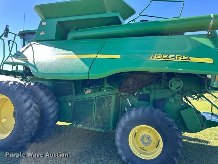 image for item NP9989 2002 John Deere 9750STS  combine