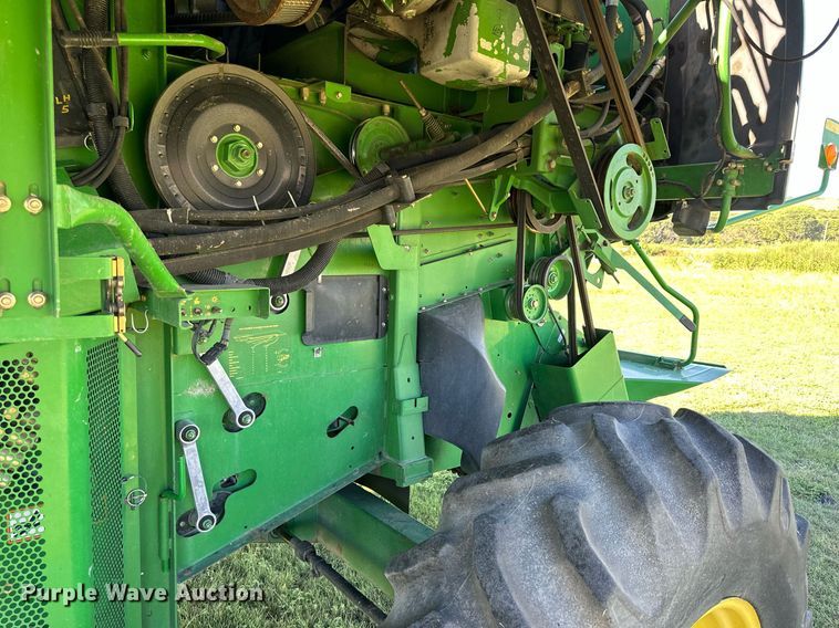 image for item NP9989 2002 John Deere 9750STS  combine