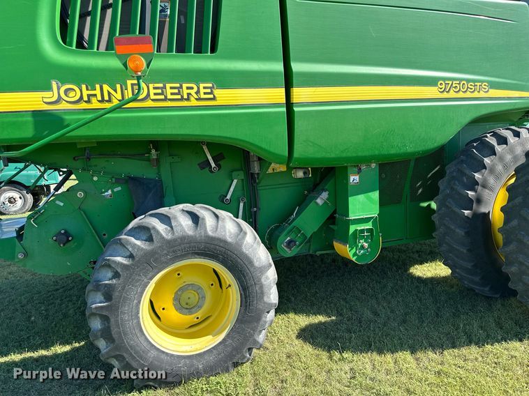 image for item NP9989 2002 John Deere 9750STS  combine