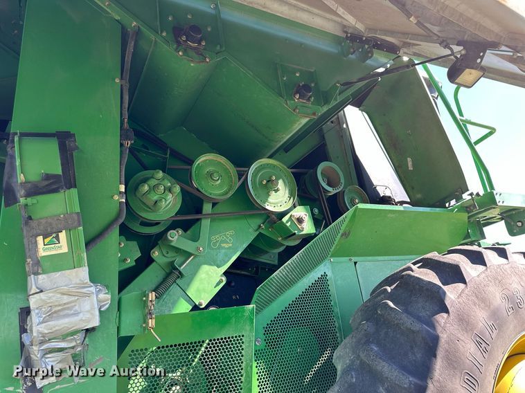 image for item NP9989 2002 John Deere 9750STS  combine