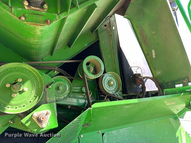 image for item NP9989 2002 John Deere 9750STS  combine