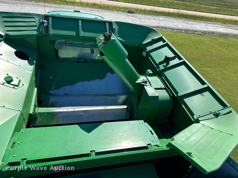 image for item NP9989 2002 John Deere 9750STS  combine