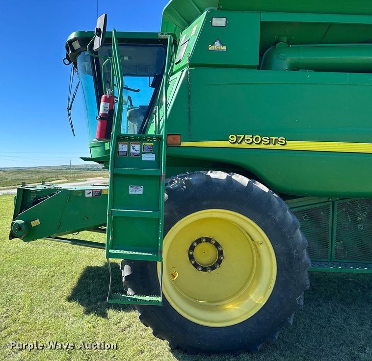 image for item NP9989 2002 John Deere 9750STS  combine