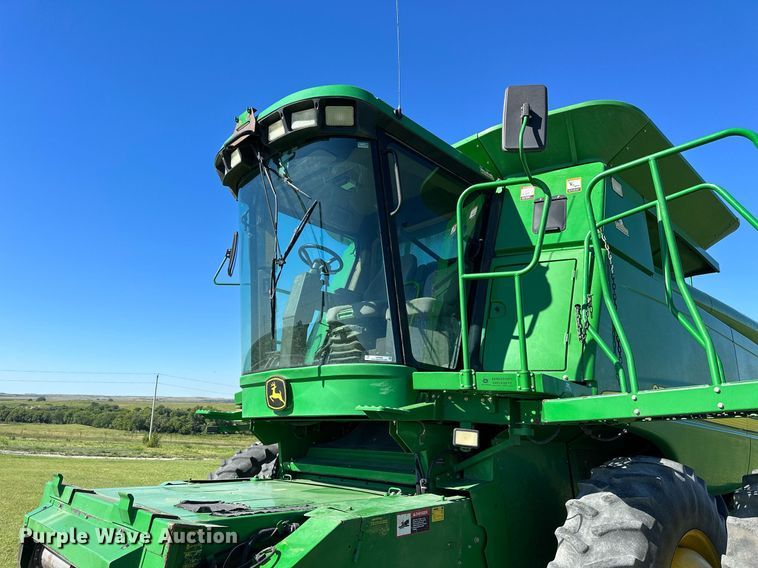 image for item NP9989 2002 John Deere 9750STS  combine