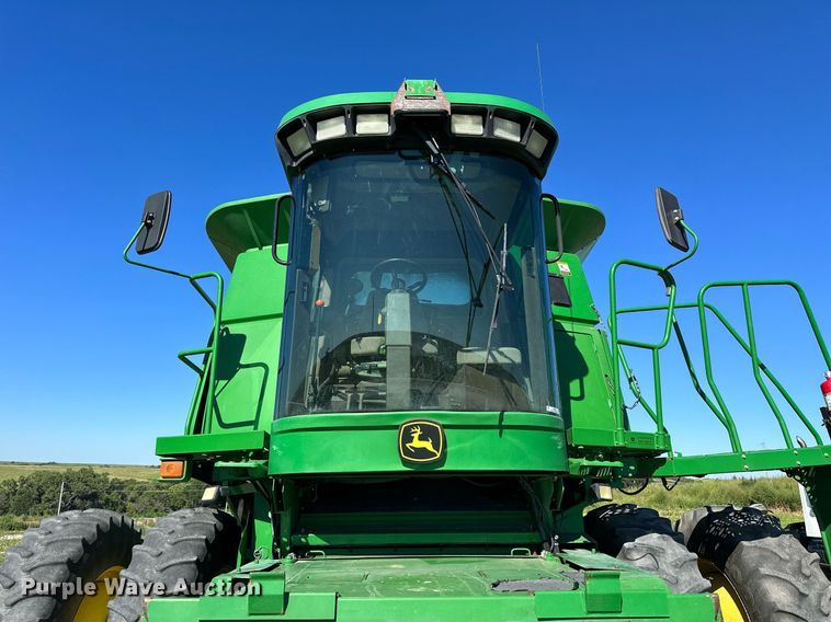 image for item NP9989 2002 John Deere 9750STS  combine