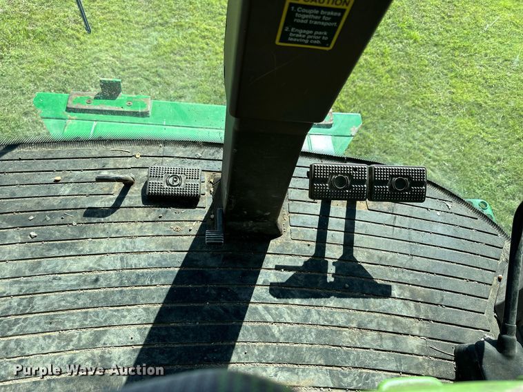 image for item NP9989 2002 John Deere 9750STS  combine