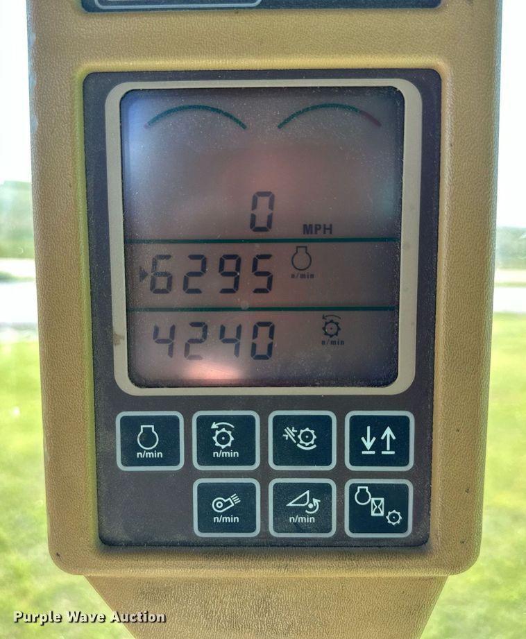 image for item NP9989 2002 John Deere 9750STS  combine