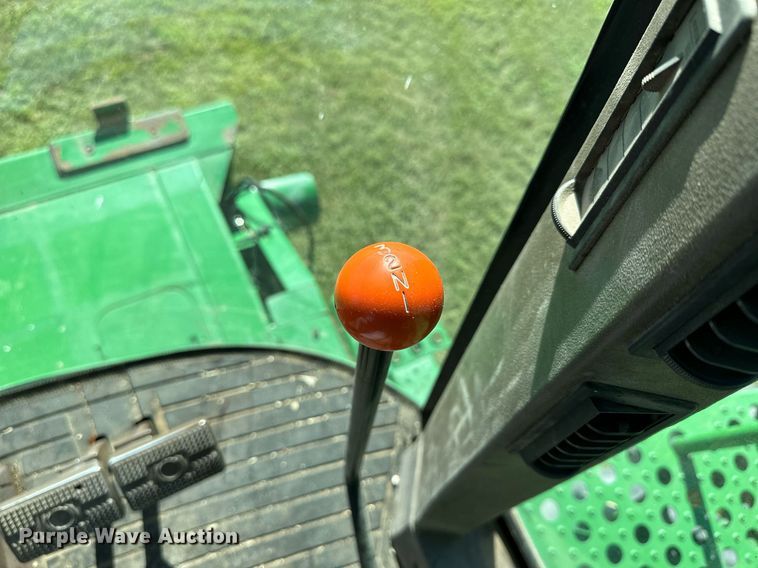 image for item NP9989 2002 John Deere 9750STS  combine