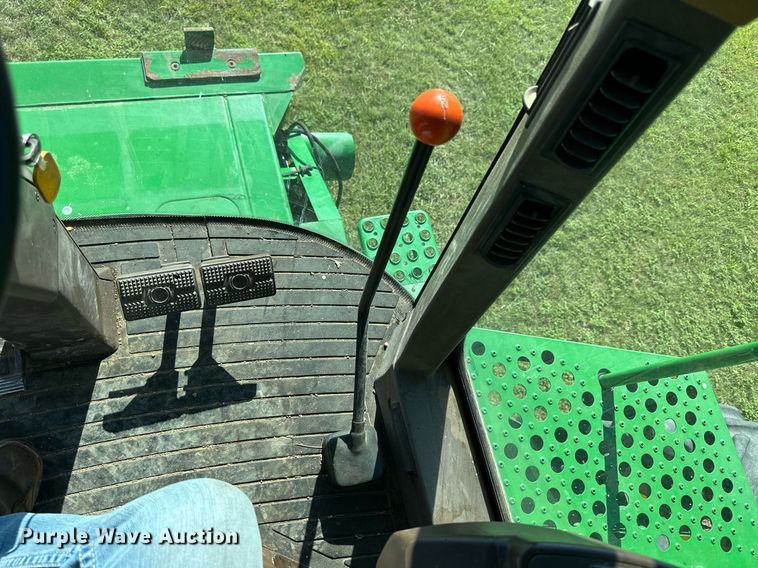 image for item NP9989 2002 John Deere 9750STS  combine