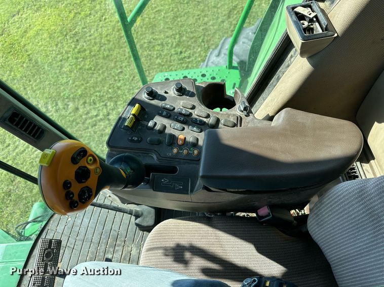 image for item NP9989 2002 John Deere 9750STS  combine