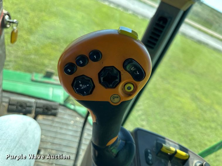 image for item NP9989 2002 John Deere 9750STS  combine