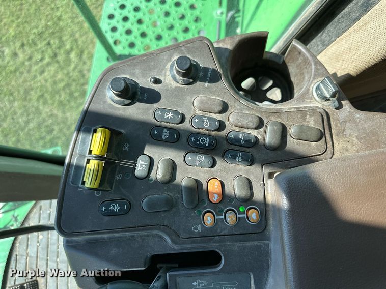 image for item NP9989 2002 John Deere 9750STS  combine