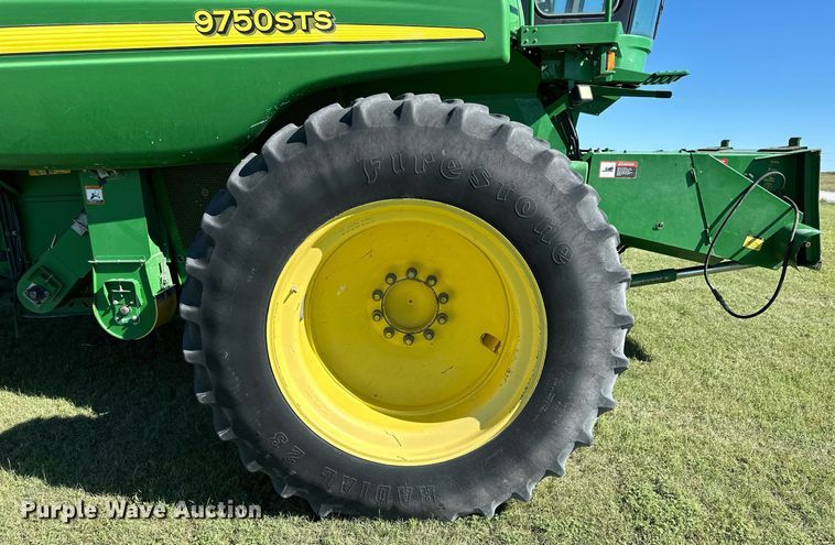 image for item NP9989 2002 John Deere 9750STS  combine
