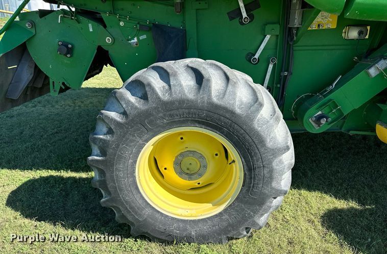 image for item NP9989 2002 John Deere 9750STS  combine