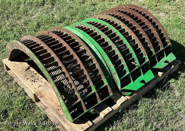 image for item NP9989 2002 John Deere 9750STS  combine