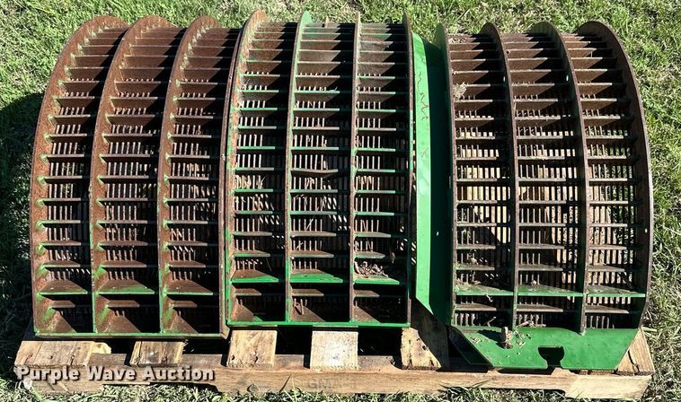 image for item NP9989 2002 John Deere 9750STS  combine