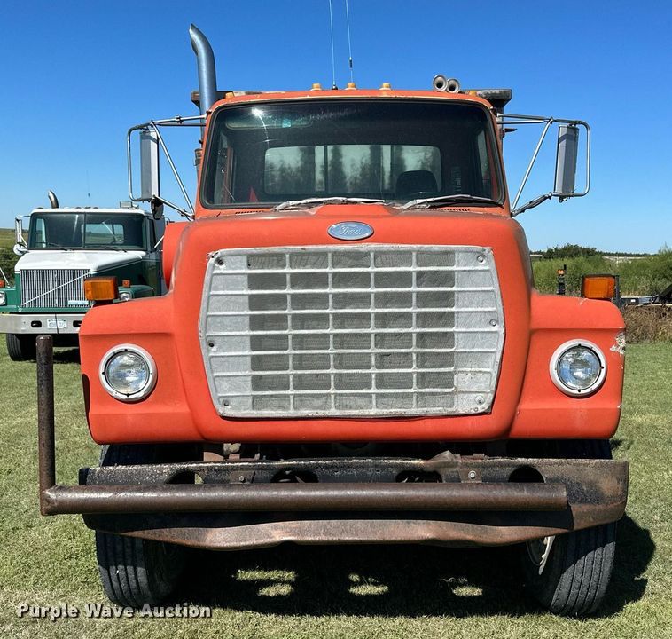 image for item NP9991 1986 Ford 9000  grain truck