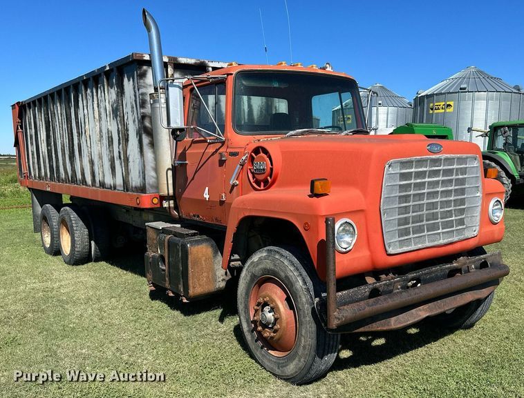 image for item NP9991 1986 Ford 9000  grain truck