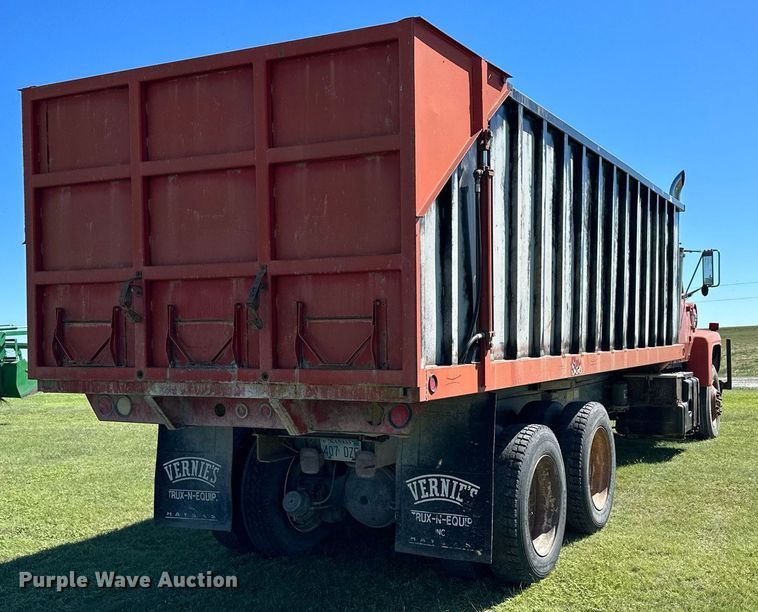 image for item NP9991 1986 Ford 9000  grain truck