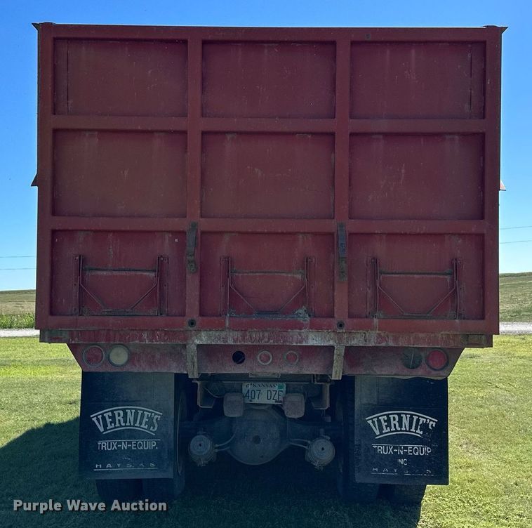 image for item NP9991 1986 Ford 9000  grain truck