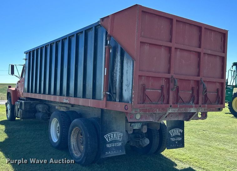 image for item NP9991 1986 Ford 9000  grain truck