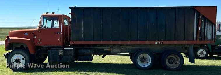 image for item NP9991 1986 Ford 9000  grain truck
