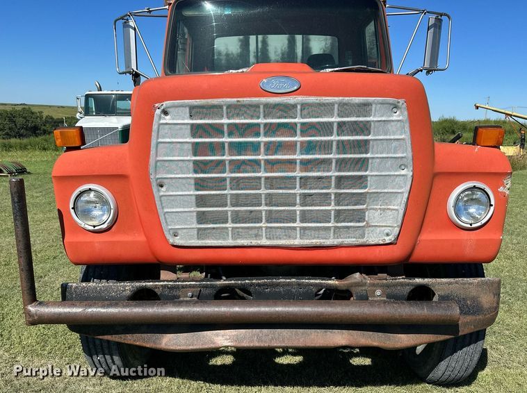 image for item NP9991 1986 Ford 9000  grain truck