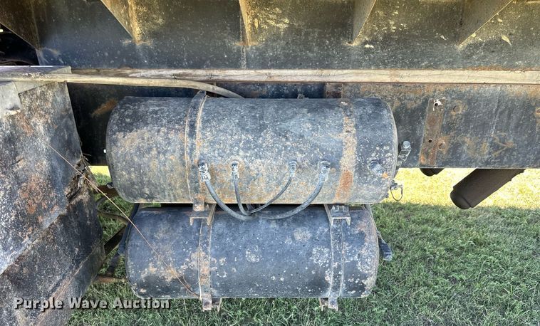 image for item NP9991 1986 Ford 9000  grain truck