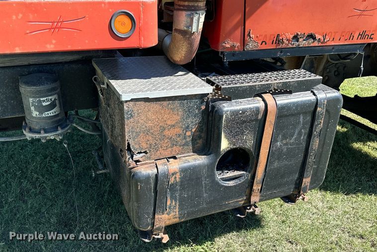 image for item NP9991 1986 Ford 9000  grain truck