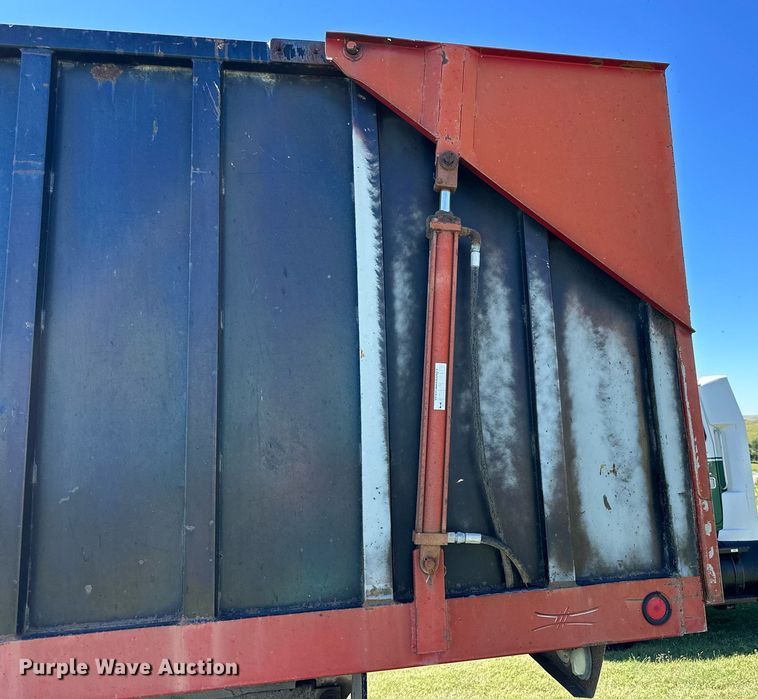 image for item NP9991 1986 Ford 9000  grain truck