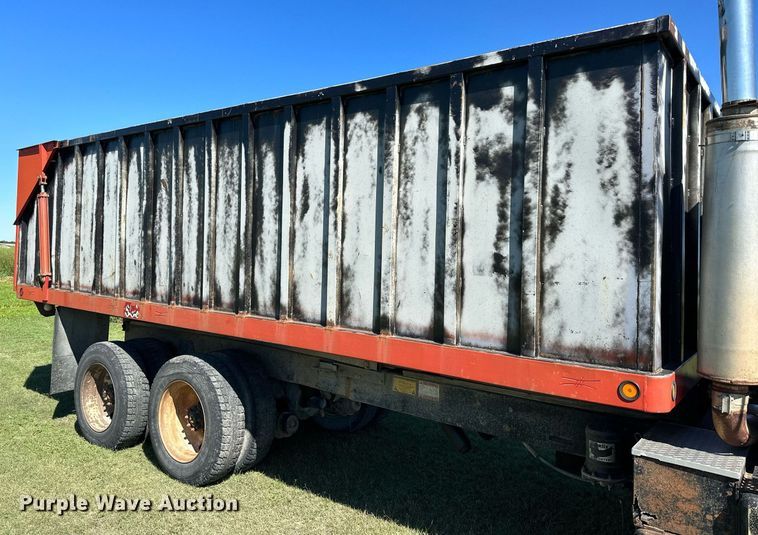 image for item NP9991 1986 Ford 9000  grain truck