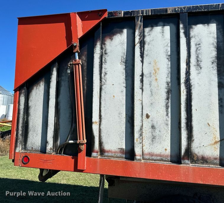 image for item NP9991 1986 Ford 9000  grain truck