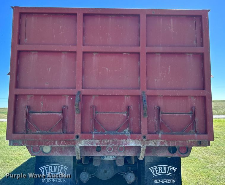 image for item NP9991 1986 Ford 9000  grain truck