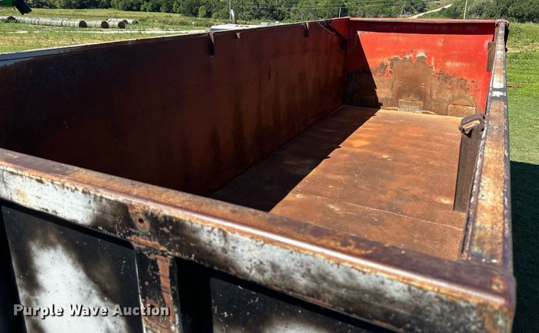 image for item NP9991 1986 Ford 9000  grain truck