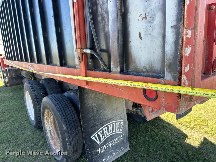 image for item NP9991 1986 Ford 9000  grain truck